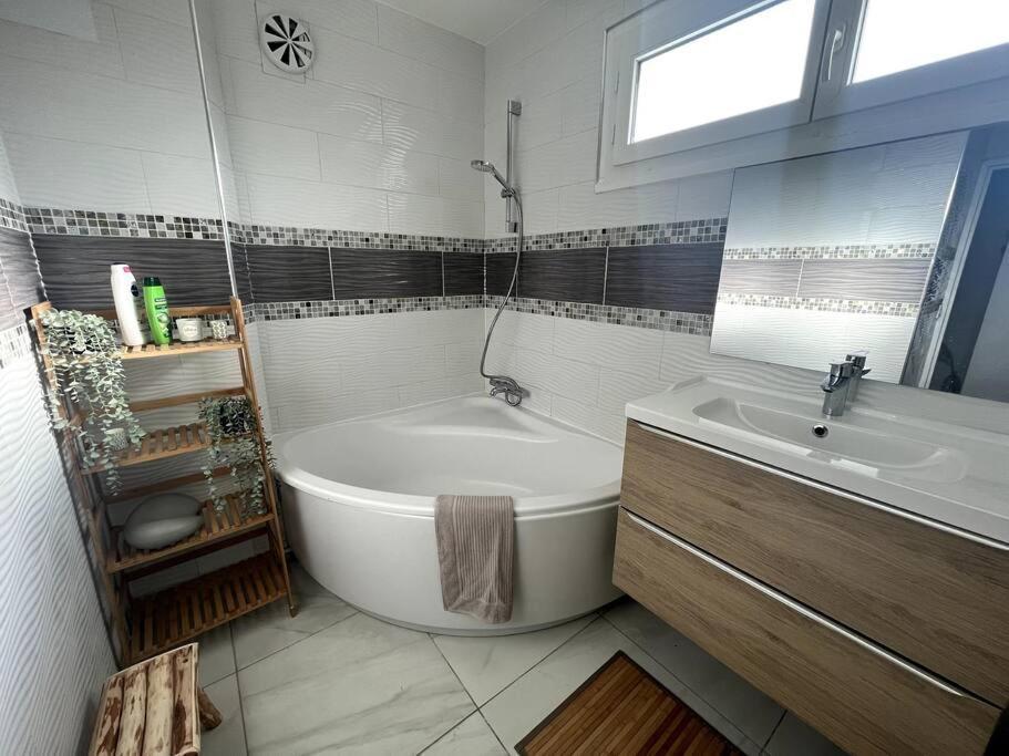 Hana Home Mantes-La-Jolie 6 Personnes Parking Public Gratuit Business&Family ภายนอก รูปภาพ