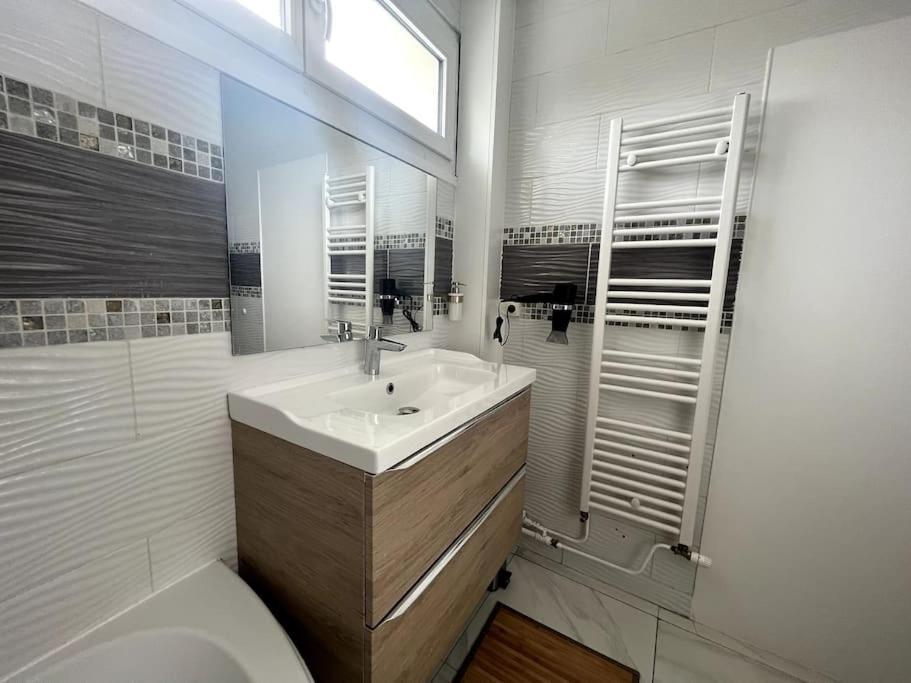 Hana Home Mantes-La-Jolie 6 Personnes Parking Public Gratuit Business&Family ภายนอก รูปภาพ